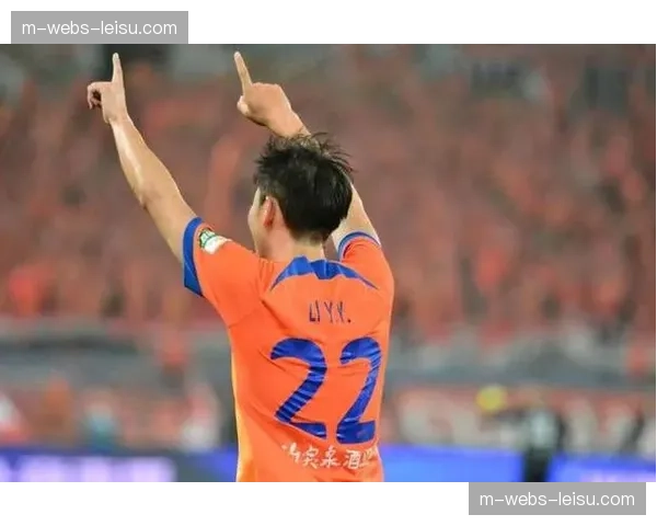 特写:山东泰山队克雷桑直接任意球破门,打入本赛季中超首记世界波