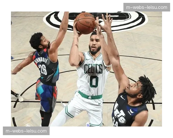 凯尔特人队内训练重点演练强弱侧转移,塔图姆谈提升传球视野 凯尔特人队内训练重点演练强弱侧转移,塔图姆谈提升传球视野