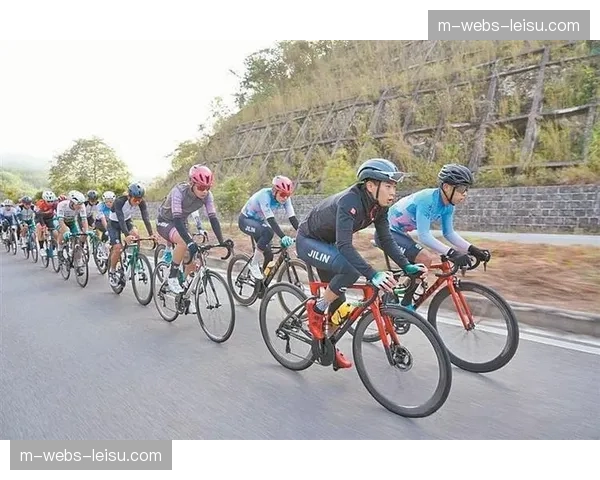 中国山地自行车联赛芒市站吸引13支专业队340余名选手，检验冬训成果